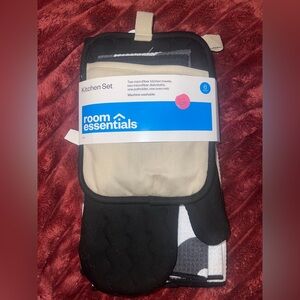 Room Essentials Kitchen Set with Gray and Tan Towels